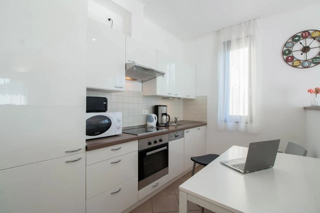 Kiraly Pop Studio With Terrace With Free Parking Apartment Budapest