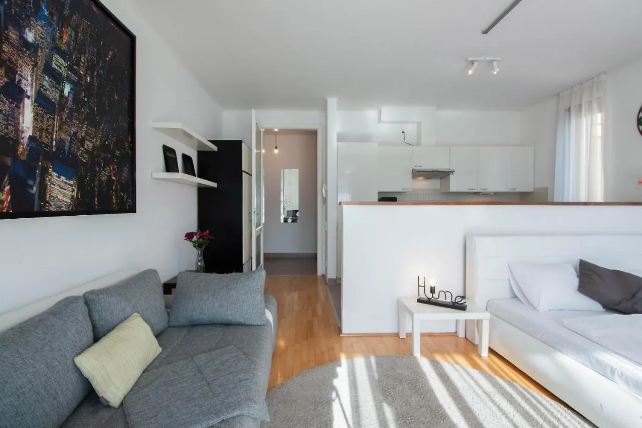 Kiraly Pop Studio With Terrace With Free Parking Apartment Budapest